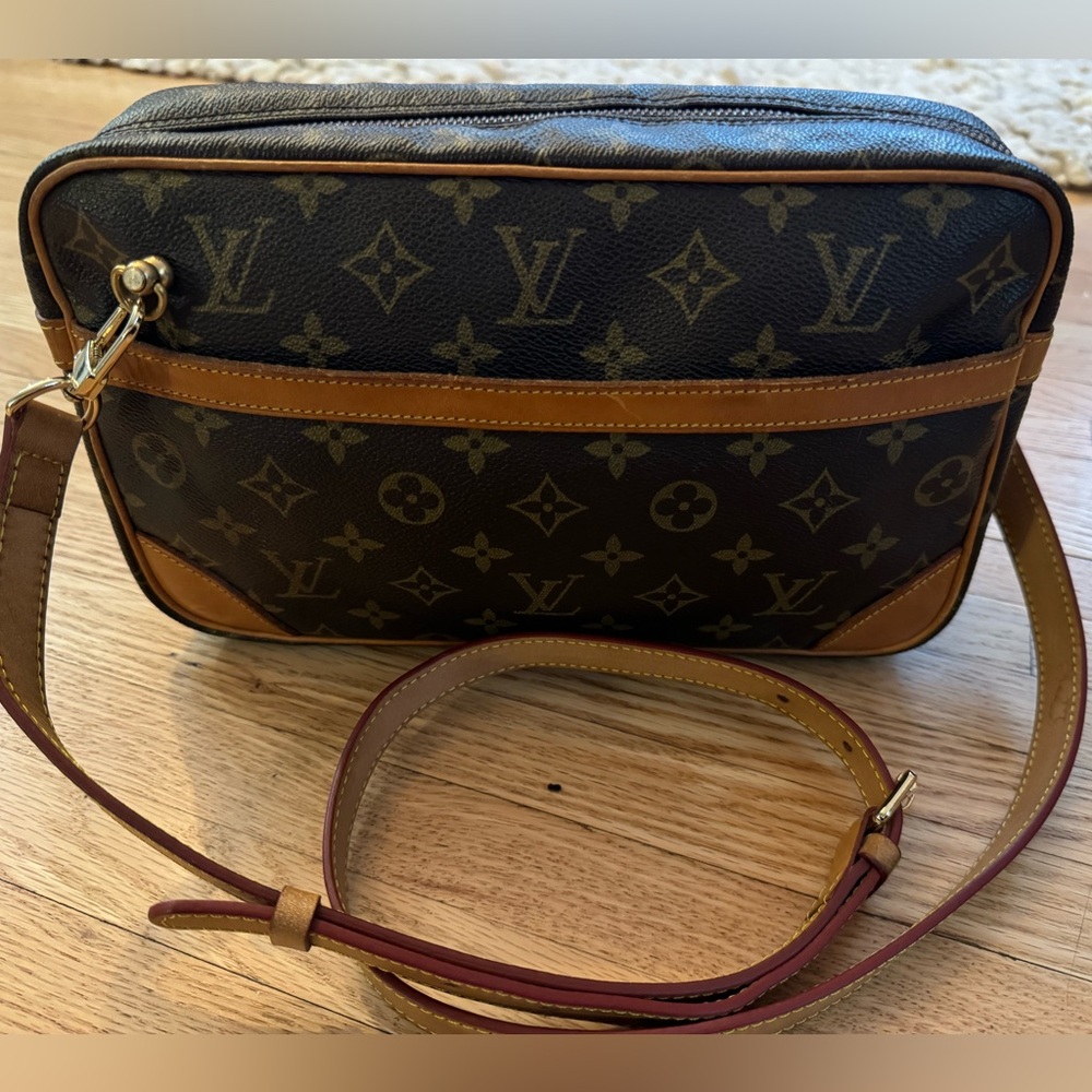 Vintage Louis Vuitton LV Camera Bag - monogram logo vachetta leather